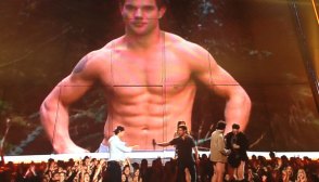 Taylor Lautner Wins Best Shirtless