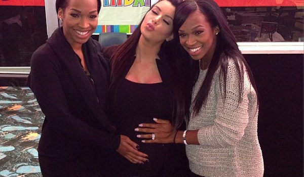 Pregnant Celebrities Grab Baby Bump