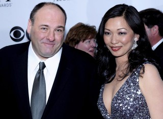 Actor James Gandolfini (l) of the Us and His Wife Deborah Lin Arrive For the American Theatre Wing's 2009 Tony Awards at Radio City Music Hall in New York New York Usa On 07 June 2009
Usa Tony Awards Arrvials - Jun 2009