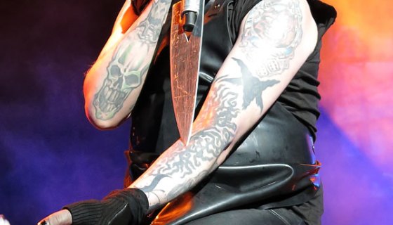 Marilyn Manson Slits Wrists