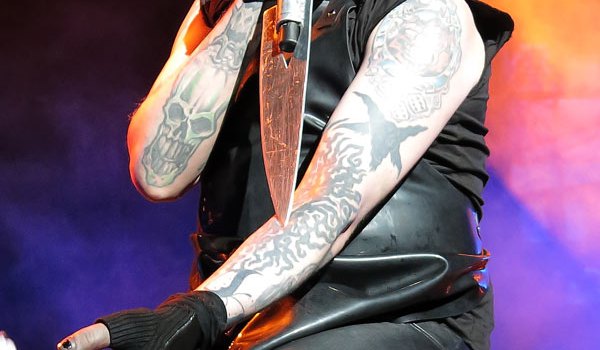 Marilyn Manson Slits Wrists