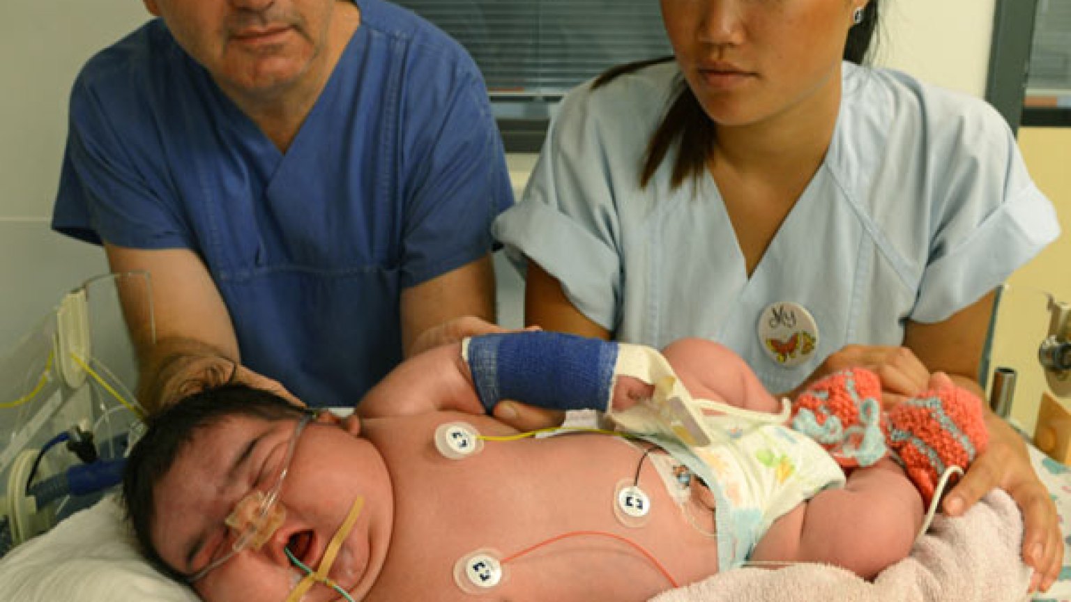 germany-s-biggest-baby-born-without-c-section-13-lb-4-oz-baby-born