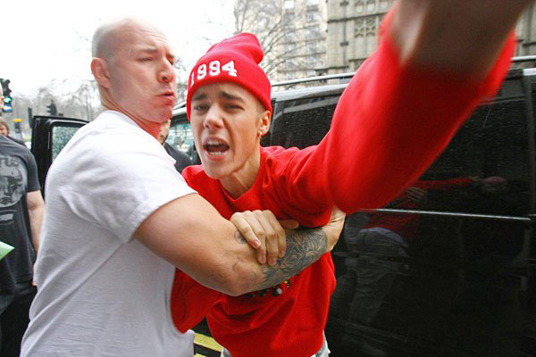 Pics Justin Bieber Shocking Moments Urinating Speeding More Hollywood Life