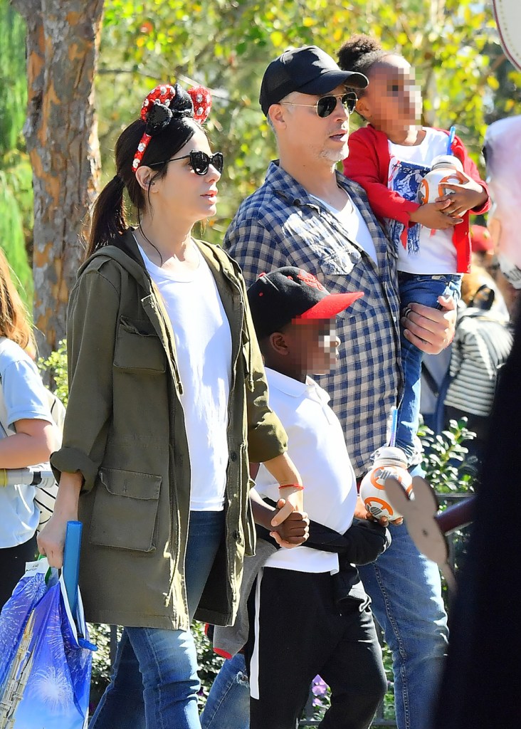 EXCLUSIVE: Sandra Bullock and her boyfriend Bryan Randall are joined by Jason Bateman and his family while spending the day at Disneyland. Sandra and Bryan, who spent the happy day with their kids Louis and Laila, rode many of the park's rides including the Radiator Springs Racers, Soaring over the world, The matterhorn rollercoaster (which they took a selfie on) and many of the other rides. All of the kids were seen enjoying churros and all got Lightsabers after riding the Star Tours ride. The large group were seen enjoying lunch at the Pizza Port restaurant which is a very low end choice for food. Sandra and Bryan seemed very happy as did Jason Bateman and his wife Amanda Anka. 18 Feb 2018 Pictured: Sandra Bullock, Bryan Randall, Louis Bullock, Laila Bullock, Jason Bateman, Francesca Bateman, Maple Bateman, Amanda Anka. Photo credit: Snorlax / MEGA TheMegaAgency.com +1 888 505 6342 (Mega Agency TagID: MEGA166765_007.jpg) [Photo via Mega Agency]