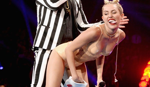 Liam Hemsworth Hates Miley Cyrus VMA Performance