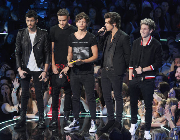 Taylor Swifts One Direction Diss — Singer Slams Her Exs Band At Vmas Hollywood Life 