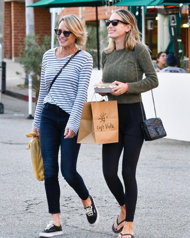 Pacific Palisades, CA - *EXCLUSIVE* - Robin Wright and daughter, Dylan Penn have a girl's day out in Pacific Palisades. The Mother and daughter spent 2 hours at the nail salon and had a snack at Cafe Vida in Pacific Palisades amid speculation that Robin is back to together with ex, and Dylan's dad, Sean Penn after we spotted the two of them together at LAX for the first time in years.Pictured: Robin WrightBACKGRID USA 23 JANUARY 2023 USA: +1 310 798 9111 / usasales@backgrid.comUK: +44 208 344 2007 / uksales@backgrid.com*UK Clients - Pictures Containing ChildrenPlease Pixelate Face Prior To Publication*