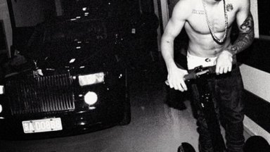 Justin Bieber Shirtless In Concert