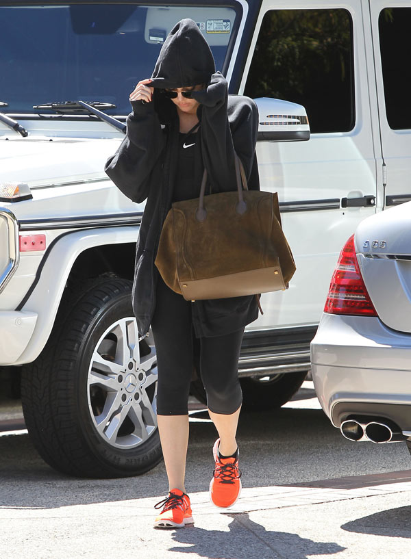 [PIC] Khloe Kardashian Sad — Another Solo Day After Lamar Odom