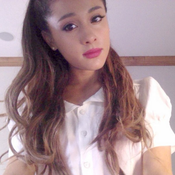 Ariana Grandes Instagram Selfie — Get Her Pretty Berry Lips 