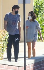 Studio City, CA  - *EXCLUSIVE*  -Ashton Kutcher and wife Mila Kunis keep it casual in a hoodie and graphic T while grabbing brunch in Studio City.Pictured: Ashton Kutcher, Mila KunisBACKGRID USA 5 MARCH 2022BYLINE MUST READ: BACKGRIDUSA: +1 310 798 9111 / usasales@backgrid.comUK: +44 208 344 2007 / uksales@backgrid.com*UK Clients - Pictures Containing Children
Please Pixelate Face Prior To Publication*