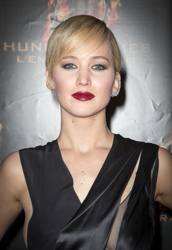 Jennifer Lawrence S Dark Lips — Gothic Look At ‘catching Fire Premiere