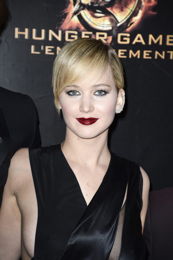 JLaw-hunger-games-black-dress-nov-15-gty-4