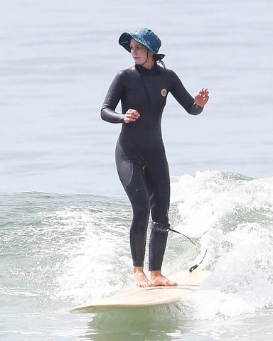 Malibu, CA  - *EXCLUSIVE*  - Leighton Meester and Adam Brody enjoying a morning surf session in Malibu.Pictured: Leighton MeesterBACKGRID USA 4 JUNE 2022 USA: +1 310 798 9111 / usasales@backgrid.comUK: +44 208 344 2007 / uksales@backgrid.com*UK Clients - Pictures Containing ChildrenPlease Pixelate Face Prior To Publication*