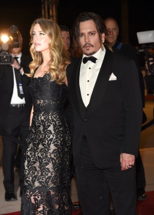 Amber Heard Tanıklığında İlk Kez Johnny Depp'in Ona Vurduğunu Söyledi – Hollywood Life