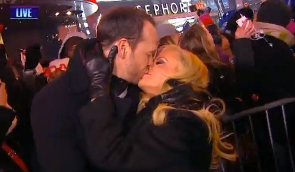 600px x 350px - VIDEO] Donnie Wahlberg & Jenny McCarthy Kiss â€” Couple Celebrates New Year's  â€“ Hollywood Life