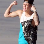 Justin-Bieber-rides-ATV-Panama-7-spl