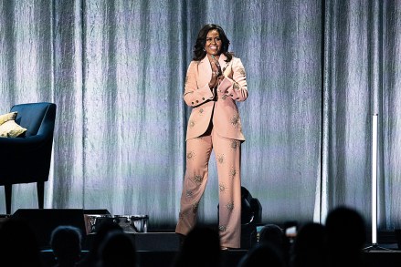 Michelle Obama mengunjungi Royal Arena sehubungan dengan tur bukunya untuk biografinya 'Becoming' di Kopenhagen, Denmark, 09 April 2019. Dalam bukunya, ia menceritakan tentang kehidupan sebagai ibu negara Afrika-Amerika pertama di Amerika.  Michelle Obama mengunjungi Kopenhagen, Denmark - 09 Apr 2019