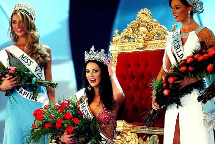 Monica Spear (c) Smiles After Being Crowned Miss Venezuela Thursday 23 September 2004 in Caracas Venezuela Flanked by Miss World Andrea Milroy (r) and Miss International Andrea Gomez (l) Venezuela Caracas
Venezuela Miss Venezuela - Sep 2004