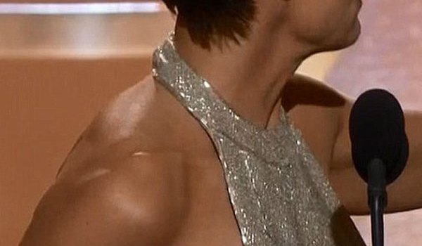 Robin Wright Wardrobe Malfunction