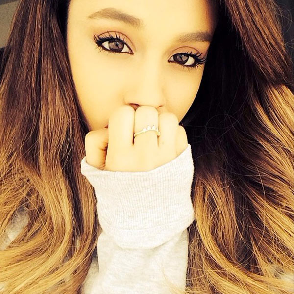Ariana Grande S Eyelashes Get Her Bold Eye Makeup Look With Mascara Hollywood Life