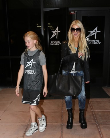 Thousand Oaks, CA  - Jessica Simpson shares her beautiful smile leaving her daughter Maxwell's basketball game at the Sports Academy in Thousand Oaks.

Pictured: Jessica Simpson

BACKGRID USA 4 NOVEMBER 2022 

BYLINE MUST READ: RMLA / BACKGRID

USA: +1 310 798 9111 / usasales@backgrid.com

UK: +44 208 344 2007 / uksales@backgrid.com

*UK Clients - Pictures Containing Children
Please Pixelate Face Prior To Publication*