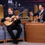 russell-crowe-jimmy-fallon-sing-balls-in-your-mouth-video