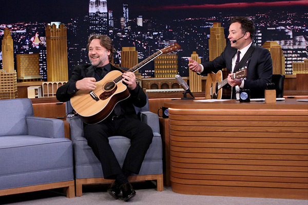 russell-crowe-jimmy-fallon-sing-balls-in-your-mouth-video