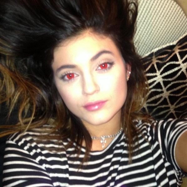 Kylie Jenners Red Eyes — Looks Like A Vampire In New Instagram Selfie Hollywood Life