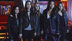 Pretty Little Liars Finale Recap Ezra Gets Shot