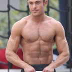 _zac-efron-blesses-us-by-showing-off-his-rock-hard-abs-ftr