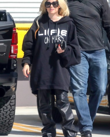 Los Angeles, CA  - *EXCLUSIVE*  - Engaged ? Avril Lavigne displays what appears to be a very large engagement ring while arriving at a studio in Los Angeles on Tuesday. Avril wasn't wearing the large diamond as she attended the Grammys over the weekend, could the Canadian singer-songwriter be engaged to her singer beau Mod Sun?  Avril and Mod Sun (real name: Derek Smith) from coworkers to romance. In January 2021 the couple cowrote the single "Flames" and appeared in a music video for the song together. Mod Sun marked his love with Avril's name tattooed on his neck in February 2021. The made their first red carpet debut at the 2021 MTV Video Music Awards. They shared more of their love on instagram posting PDA photos for fans to go wild over. March of 2022 Avril appeared on Kelly Clarkson all giddy and talking about her connection with Mod Sun.  Kelly Clarkson Show March 2022 "I went into the studio and literally was like, 'Here is where I am at. I am over love. I'm jaded on love right now,'" she shared in March 2022. "So I wrote that song 'Love Sux' and that set the tone for this album. And then a couple of days later, I had a boyfriend. I'm literally never single." *Shot on April 5, 2022**  Pictured: Avril Lavigne  BACKGRID USA 6 APRIL 2022   BYLINE MUST READ: BENS / BACKGRID  USA: +1 310 798 9111 / usasales@backgrid.com  UK: +44 208 344 2007 / uksales@backgrid.com  *UK Clients - Pictures Containing Children Please Pixelate Face Prior To Publication*