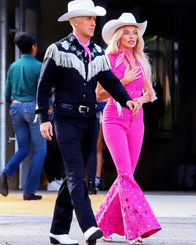 Margot Robbie and Ryan Gosling seen together filming scenes for the new Barbie movie. 22 Jun 2022 Pictured: Ryan Gosling and Margot Robbie Barbie. Photo credit: APEX / MEGA TheMegaAgency.com +1 888 505 6342 (Mega Agency TagID: MEGA871009_010.jpg) [Photo via Mega Agency]