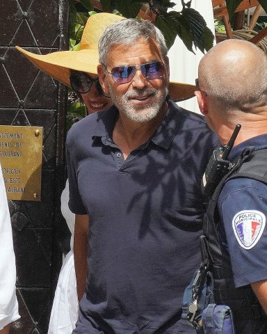 *EXCLUSIVE* Saint-Jean-Cap-Ferrat, FRANCE  - Actor George Clooney and wife Amal Clooney step out with best friends Cindy Crawford and her husband Randi Gerber for lunch at Le Plongeoir while vacationing in South of France.  The Group looked in great spirits as they enjoyed lunch together chatting away before leaving and George was accosted for a selfie by some police officer's which he happily posed for!  **SHOT ON 06/05/2022**  Pictured: George Clooney, Amal Clooney, Cindy Crawford, Rande Gerber  BACKGRID USA 9 JUNE 2022   USA: +1 310 798 9111 / usasales@backgrid.com  UK: +44 208 344 2007 / uksales@backgrid.com  *UK Clients - Pictures Containing Children Please Pixelate Face Prior To Publication*