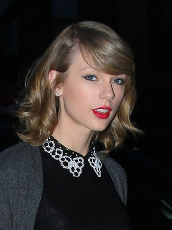 Taylor Swifts Red Lips — How To Get Her Nyc Chic Look Hollywood Life 