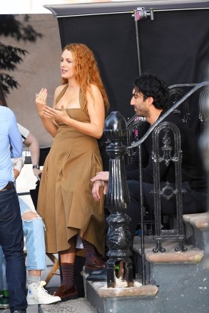 Blake Lively is seen filming with Justin Baldoni  It Ends With Us in New York CityPictured: Blake Lively,Justin BaldoniRef: SPL6752141 150523 NON-EXCLUSIVEPicture by: Elder Ordonez / SplashNews.comShutterstockUSA: 1 646 419 4452UK: 020 8068 3593eamteam@shutterstock.comWorld Rights, No Poland Rights, No Portugal Rights, No Russia Rights