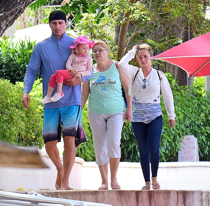 Hayden Panettiere & Family In Barbados