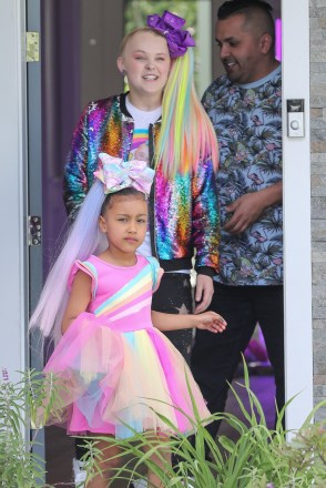 Los Angeles, CA - *EXCLUSIVE* **WEB MUST CALL FOR PRICING** - Kim Kardashian and North West leave JoJo Siwa's house in Los Angeles. JoJo and the West girls are collaborating as it has been announced that North will be appearing in the singer's upcoming video. Shot on 03/27/18.Pictured: JoJo Siwa, North WestBACKGRID USA 28 MARCH 2019 USA: +1 310 798 9111 / usasales@backgrid.comUK: +44 208 344 2007 / uksales@backgrid.com*UK Clients - Pictures Containing ChildrenPlease Pixelate Face Prior To Publication*