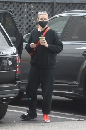 Beverly Hills, CA  - *EXCLUSIVE*  - Former actress Cameron Diaz seen stepping out to run some errands and sporting a walking boot.  It appears Cameron injured her foot or leg in some form, but looks to be taking it in stride.Pictured: Cameron DiazBACKGRID USA 21 FEBRUARY 2022 BYLINE MUST READ: PrimePix / BACKGRIDUSA: +1 310 798 9111 / usasales@backgrid.comUK: +44 208 344 2007 / uksales@backgrid.com*UK Clients - Pictures Containing ChildrenPlease Pixelate Face Prior To Publication*