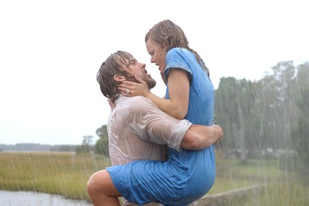 Editorial use only. No book cover usage.
Mandatory Credit: Photo by New Line/Kobal/Shutterstock (5884324c)
Ryan Gosling, Rachel McAdams
The Notebook - 2004
Director: Nick Cassavetes
New Line
USA
Scene Still
Drama
N'oublie jamais