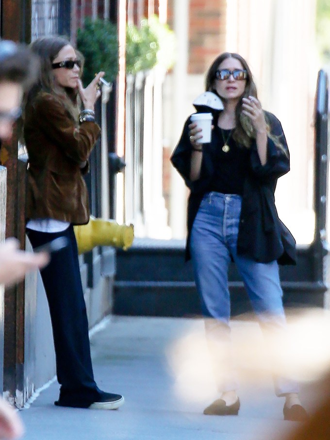 Mary-Kate & Ashley Olsen chat during a smoke break