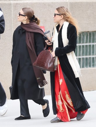 *EXCLUSIVE* New York City, NY - Fashion designers and actresses Mary-Kate and Ashley Olsen are spotted on a coffee run with their bodyguard in New York City.  Shot on 02/16/23.  Pictured: Mary-Kate Olsen, Ashley Olsen BACKGRID USA 17 FEBRUARY 2023 BYLINE MUST READ: T.JACKSON / BACKGRID USA: +1 310 798 9111 / usasales@backgrid.com UK: +44 208 344 2007 / uksales@backgrid.com * UK Clients - Pictures Containing Children Please Pixelate Face Prior To Publication*