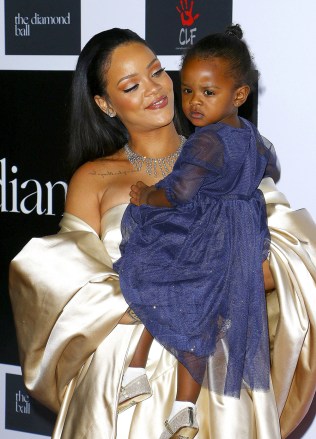 Rihanna and her niece
Rihanna's Diamond Ball, Los Angeles, America - 10 Dec 2015
Rihanna and The Clara Lionel Foundation Host 2nd Annual Diamond Ball - Arrivals