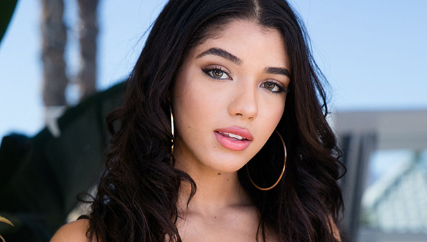 Yovanna Ventura bio – Hollywood Life