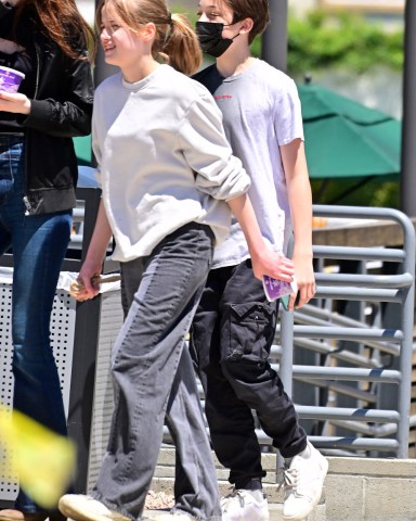EXCLUSIVE: Vivienne and Knox Jolie-Pitt step out for frozen yogurt with a friend in Los Angeles. 12 May 2022 Pictured: Vivienne Jolie-Pitt and Knox Jolie-Pitt. Photo credit: MEGA TheMegaAgency.com +1 888 505 6342 (Mega Agency TagID: MEGA857144_008.jpg) [Photo via Mega Agency]