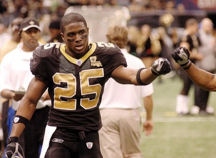 New Orleans Saints Running Back Reggie Bush is Congratulated by Team-mates After Scoring His Fourth Touchdown in the Fourth Quarter Against the San Francisco 49ers at the Louisiana Superdome in New Orleans Louisiana Sunday 03 December 2006 the Saints Won 34-10 to Improve Their Record to 8-4
Usa Nfl 49ers  -  Saints - Dec 2006