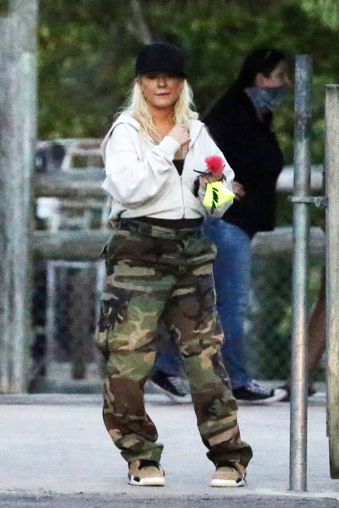 Christina Aguilera in baggy pants