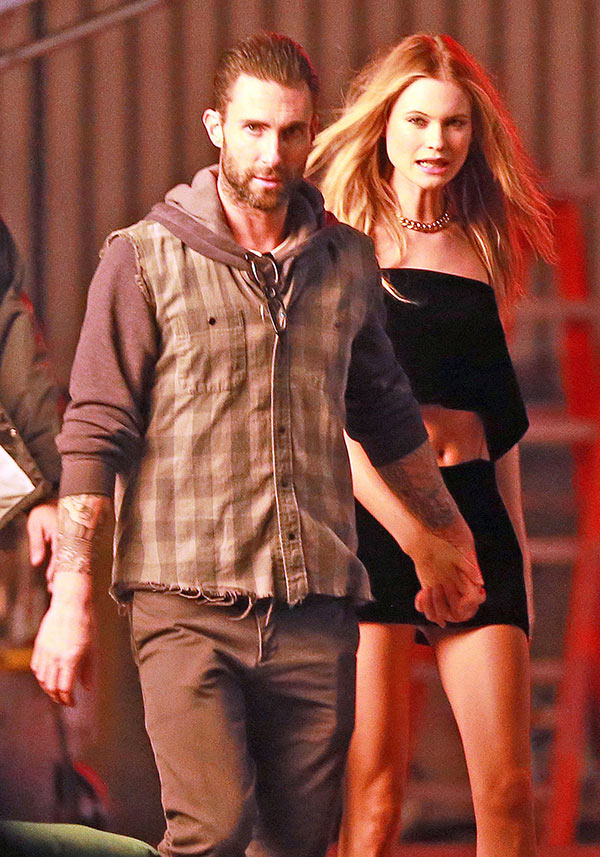 [pic] Behati Prinsloo And Adam Levine Pda On Set Of Maroon