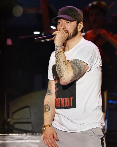 Manchester Tn - June 09: Eminem Performs During the 2018 Bonnaroo Music & Arts Festival On June 9 2018 in Manchester Tennessee Manchester 2018 Bonnaroo Music & Arts Festival