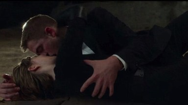 Robert Pattinson Mia Wasikowska Kiss